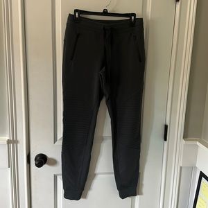 Alo Yoga Moto Joggers, size small